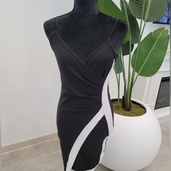 Black and white Spaghetti strapped dress - Picture 8 of 8